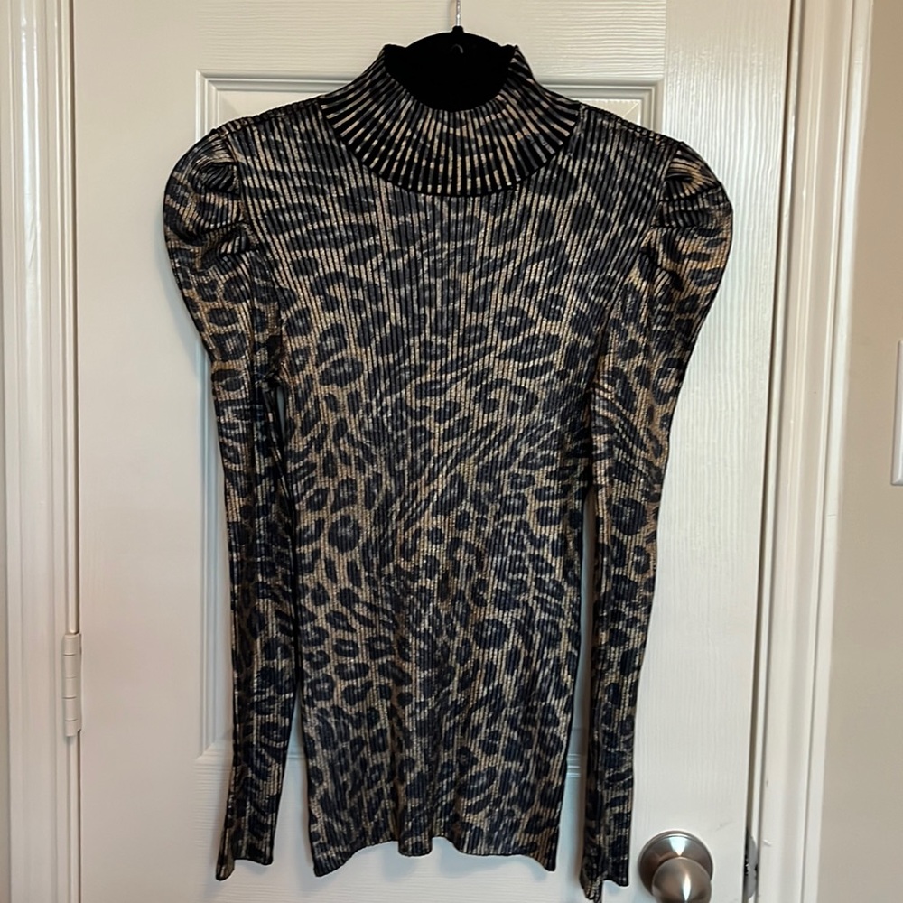 NWT INC International Concepts Luxe Leopard Top